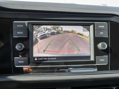 Used 2024 Volkswagen Jetta SE FWD image 6