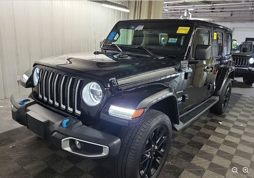 Used 2022 Jeep Wrangler Unlimited Sahara AWD/4WD image 3