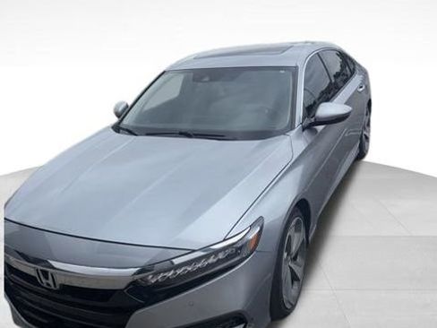 Used 2019 Honda Accord Touring image 3