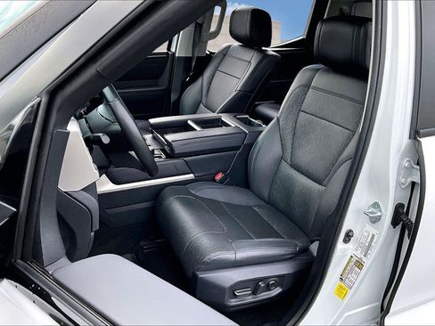 Used 2024 Toyota Tundra Limited image 25