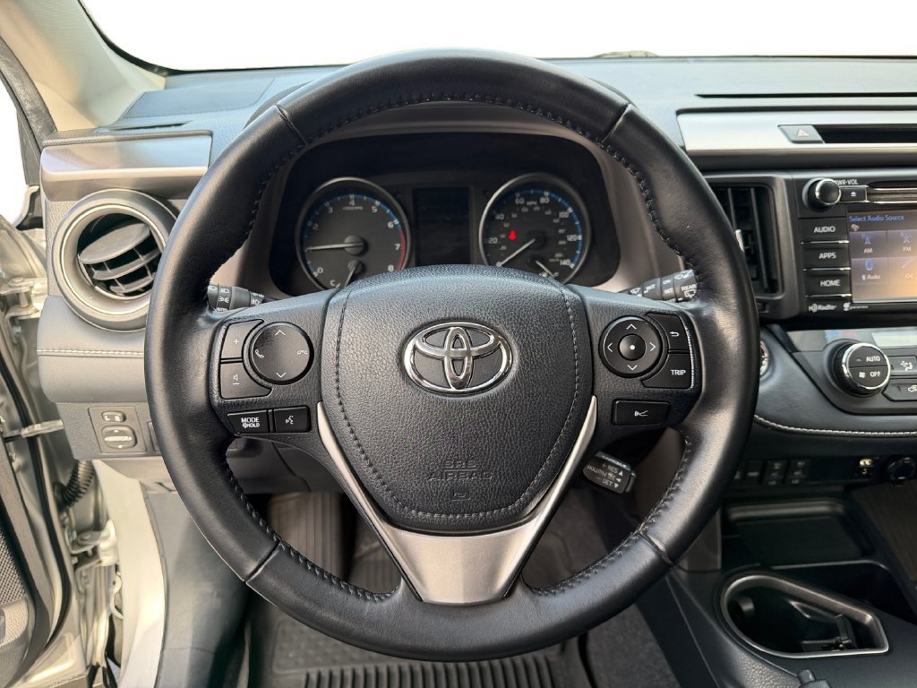 Used 2018 Toyota RAV4 XLE AWD/4WD image 12