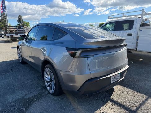 Used 2026 Tesla Model Y AWD image 3