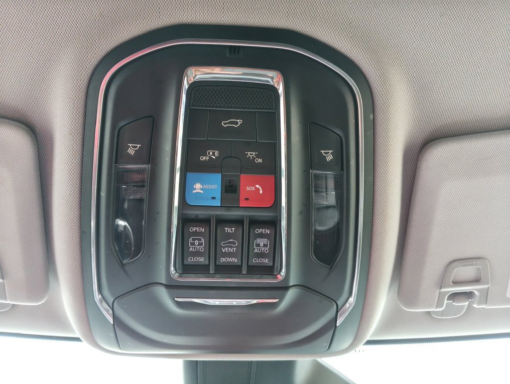 Used 2023 Jeep Grand Cherokee Limited AWD/4WD image 23