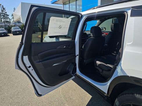 New 2026 Chevrolet Traverse RS AWD/4WD image 16