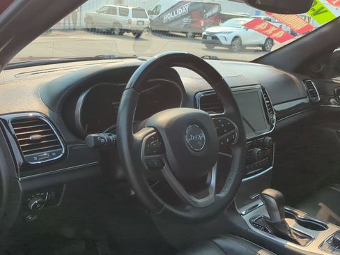 Used 2019 Jeep Grand Cherokee Overland AWD/4WD image 13