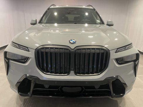 Used 2023 BMW X7 xDrive40i w/ M Sport Package image 2