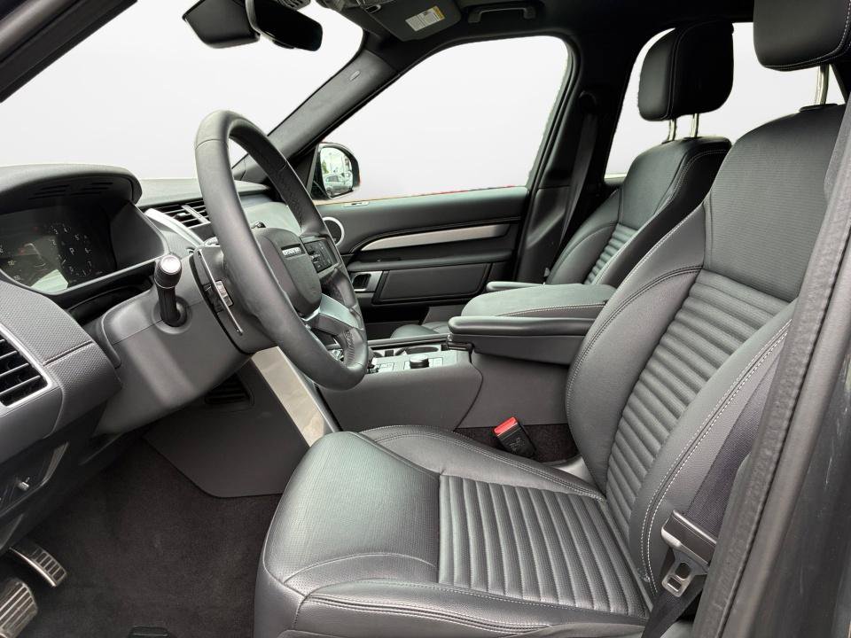Certified 2025 Land Rover Discovery Dynamic SE AWD/4WD image 9