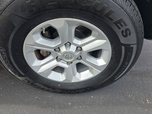 Used 2017 Toyota 4Runner SR5 RWD image 11