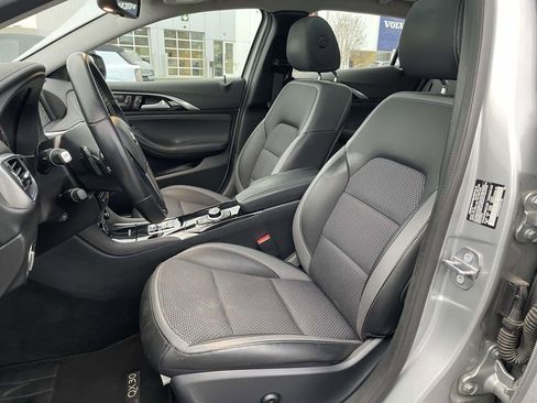 Used 2019 INFINITI QX30 Premium w/ Navigation Package image 8