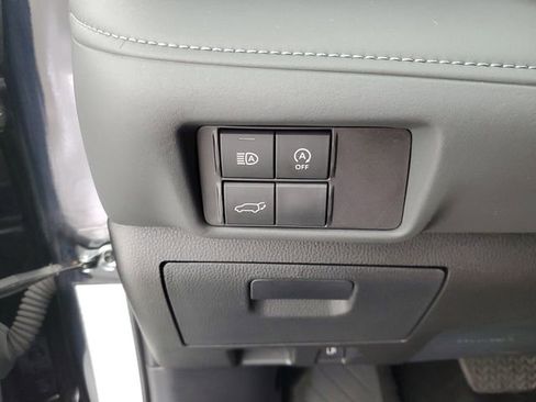 Used 2024 Toyota Highlander LE AWD/4WD image 34
