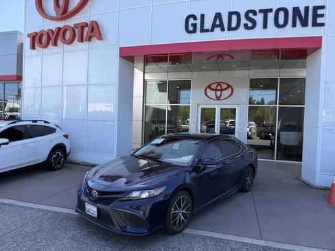 Used 2021 Toyota Camry SE w/ Cold Weather Package AWD/4WD image 1