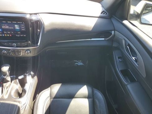 Used 2023 Chevrolet Traverse LT image 19