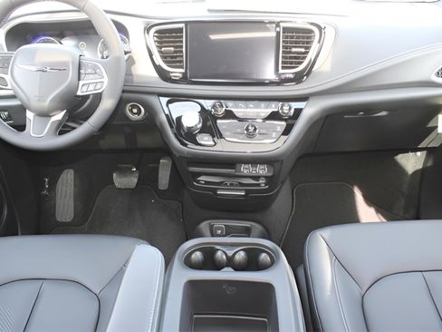 New 2025 Chrysler Pacifica Select w/ Uconnect Theater Family Group image 13