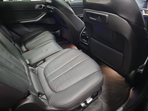 Used 2021 BMW X7 xDrive40i w/ Parking Assistance Package AWD/4WD image 11
