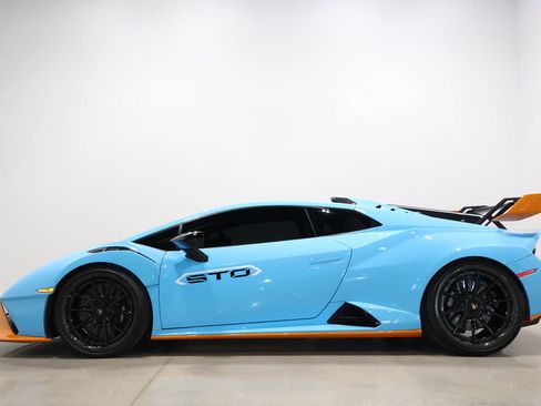 Used 2021 Lamborghini Huracan STO image 5