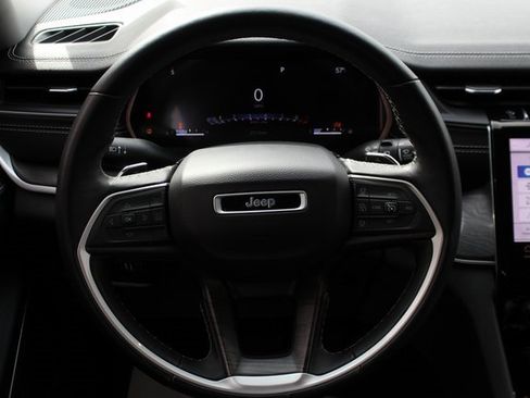 Used 2022 Jeep Grand Cherokee L Limited image 13