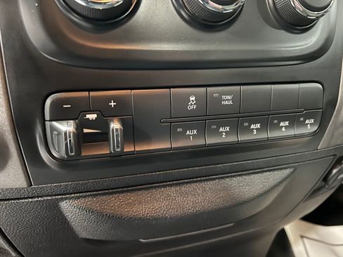 Used 2018 RAM 3500 Tradesman w/ Chrome Appearance Group image 10