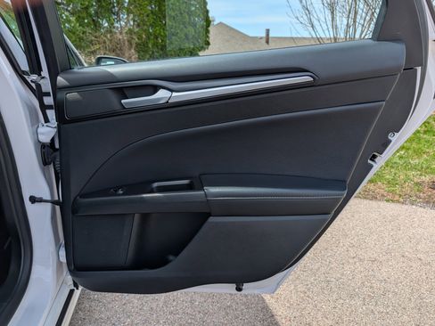 Used 2018 Ford Fusion Titanium image 28