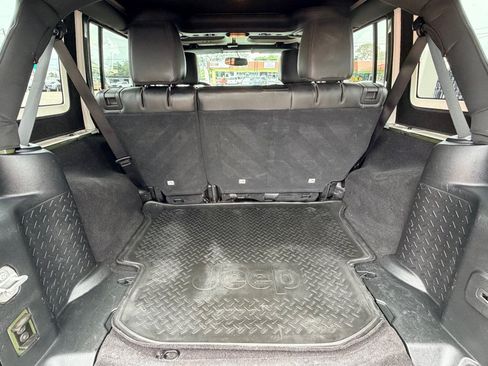 Used 2016 Jeep Wrangler Unlimited Sahara AWD/4WD image 18