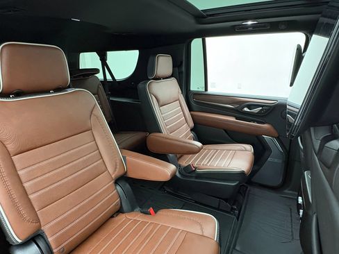 Used 2023 GMC Yukon XL Denali Ultimate w/ LPO, Floor Liner Package AWD/4WD image 52