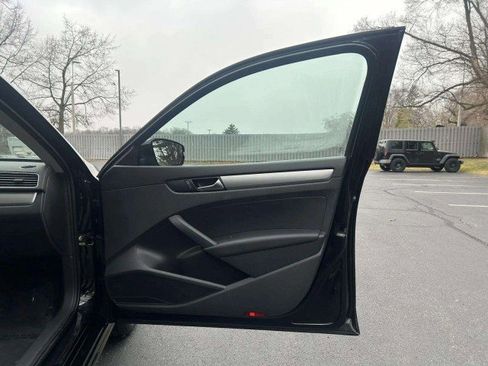 Used 2015 Volkswagen Passat 1.8T S image 24