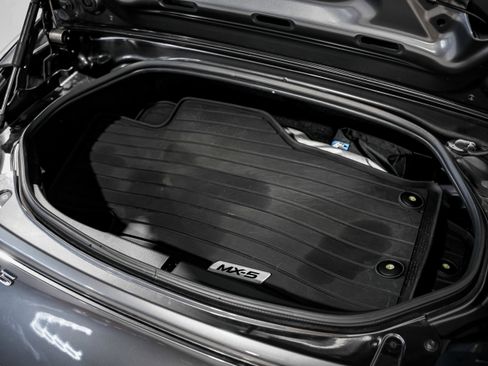 Used 2018 MAZDA MX-5 Miata RF Grand Touring image 40