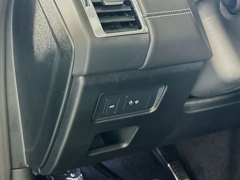 New 2025 Land Rover Discovery Dynamic SE AWD/4WD image 10