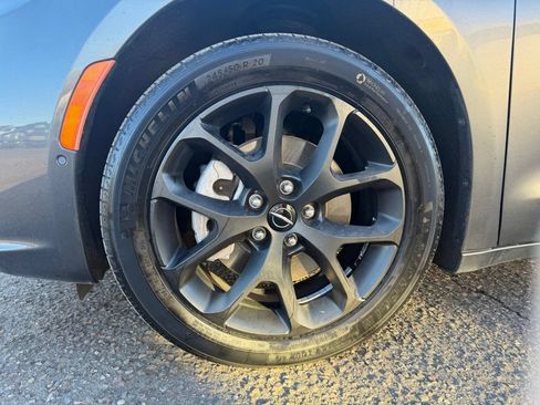 Used 2022 Chrysler Pacifica Limited AWD/4WD image 14