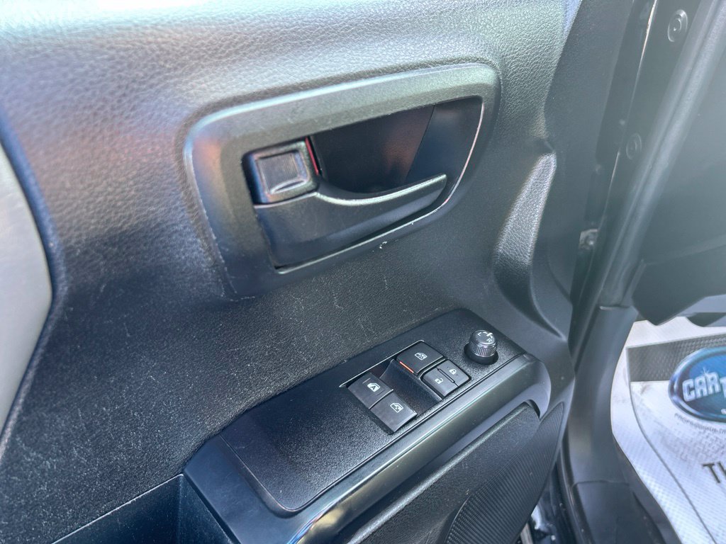 Used 2023 Toyota Tacoma SR AWD/4WD image 31