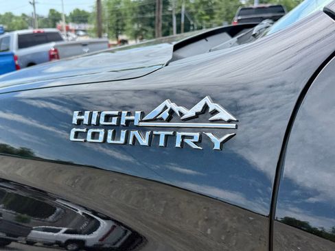 Used 2022 Chevrolet Silverado 1500 High Country w/ Technology Package AWD/4WD image 9