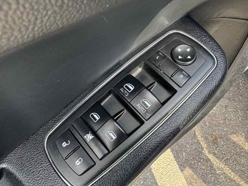 Used 2014 Chrysler 300 C image 24