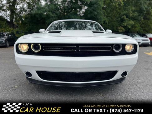Used 2015 Dodge Challenger SXT image 5