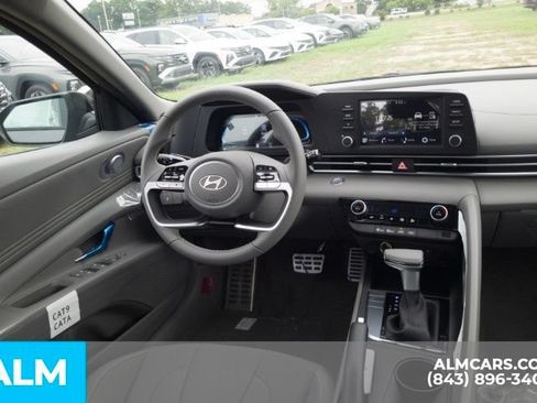 Used 2025 Hyundai Elantra Sport FWD image 20