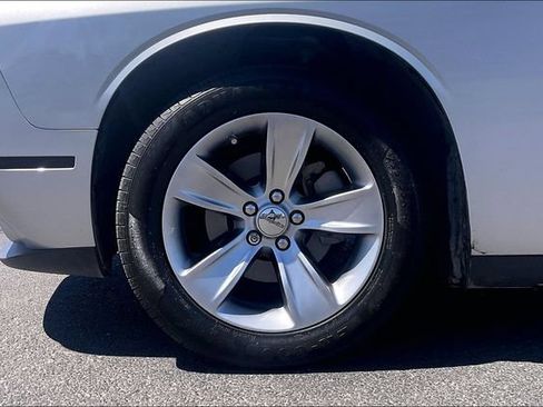 Used 2022 Dodge Challenger SXT RWD image 8