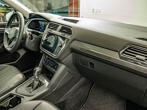 Used 2023 Volkswagen Tiguan SE image 35