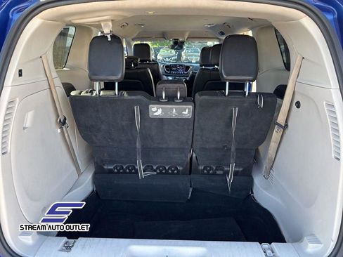 Used 2021 Chrysler Pacifica Touring-L image 31