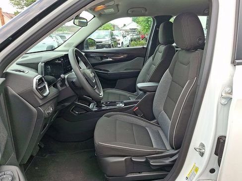 Used 2024 Chevrolet TrailBlazer LS FWD image 12
