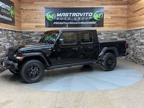 Used 2022 Jeep Gladiator Sport AWD/4WD image 6