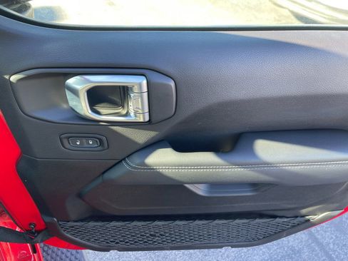 Used 2022 Jeep Wrangler Unlimited Sahara w/ Cold Weather Group image 19