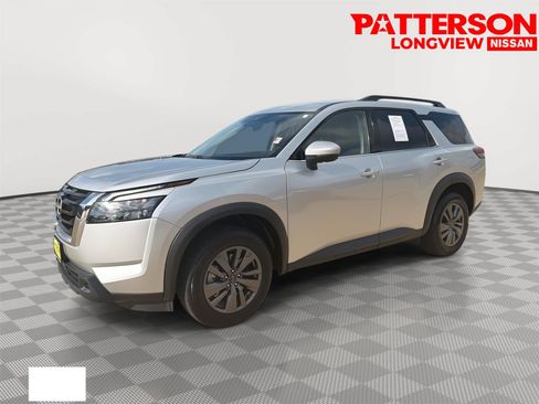 Used 2024 Nissan Pathfinder SV FWD image 4