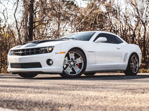 Used 2010 Chevrolet Camaro SS w/ RS Package image 5