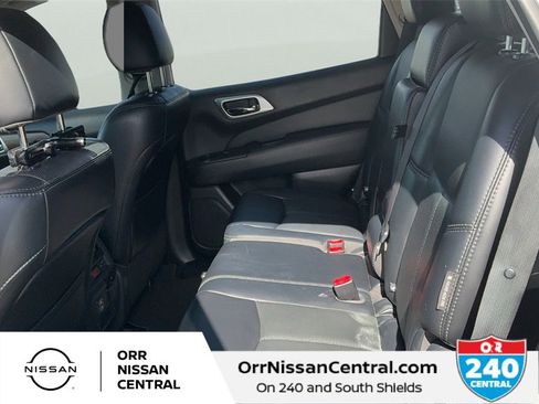 Used 2018 Nissan Pathfinder Platinum image 14