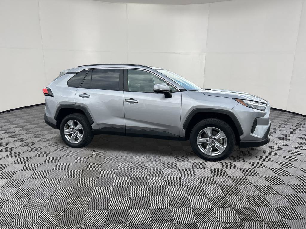Used 2025 Toyota RAV4 XLE AWD/4WD image 10