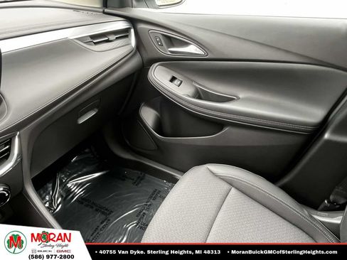 Certified 2025 Buick Encore GX Preferred FWD image 30