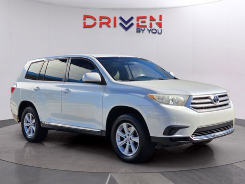 Used 2013 Toyota Highlander Base image 7
