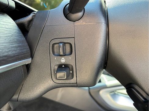 Used 2021 Mercedes-Benz GLE 350 GLE 350 4MATIC Sport Utility 4 w/ Premium Package image 23