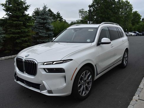 Used 2024 BMW X7 xDrive40i AWD/4WD image 3