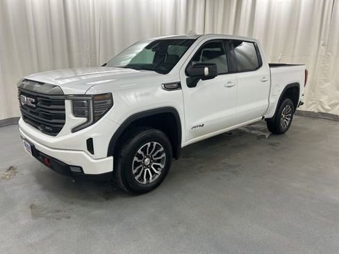Used 2023 GMC Sierra 1500 AT4 image 2