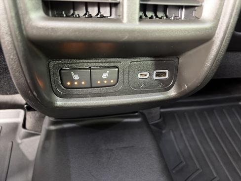 Used 2022 Cadillac XT4 Premium Luxury w/ Technology Package AWD/4WD image 19