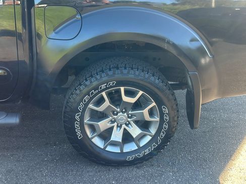 Used 2014 Nissan Frontier SL w/ SL Moonroof Package AWD/4WD image 25